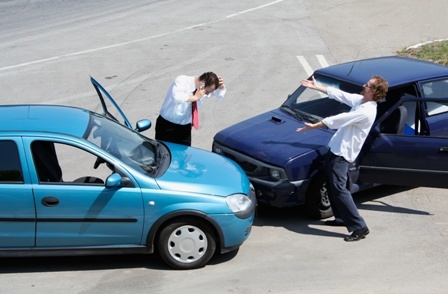 کاهش تصادف به کمک دافعه ی بین ماشین ها